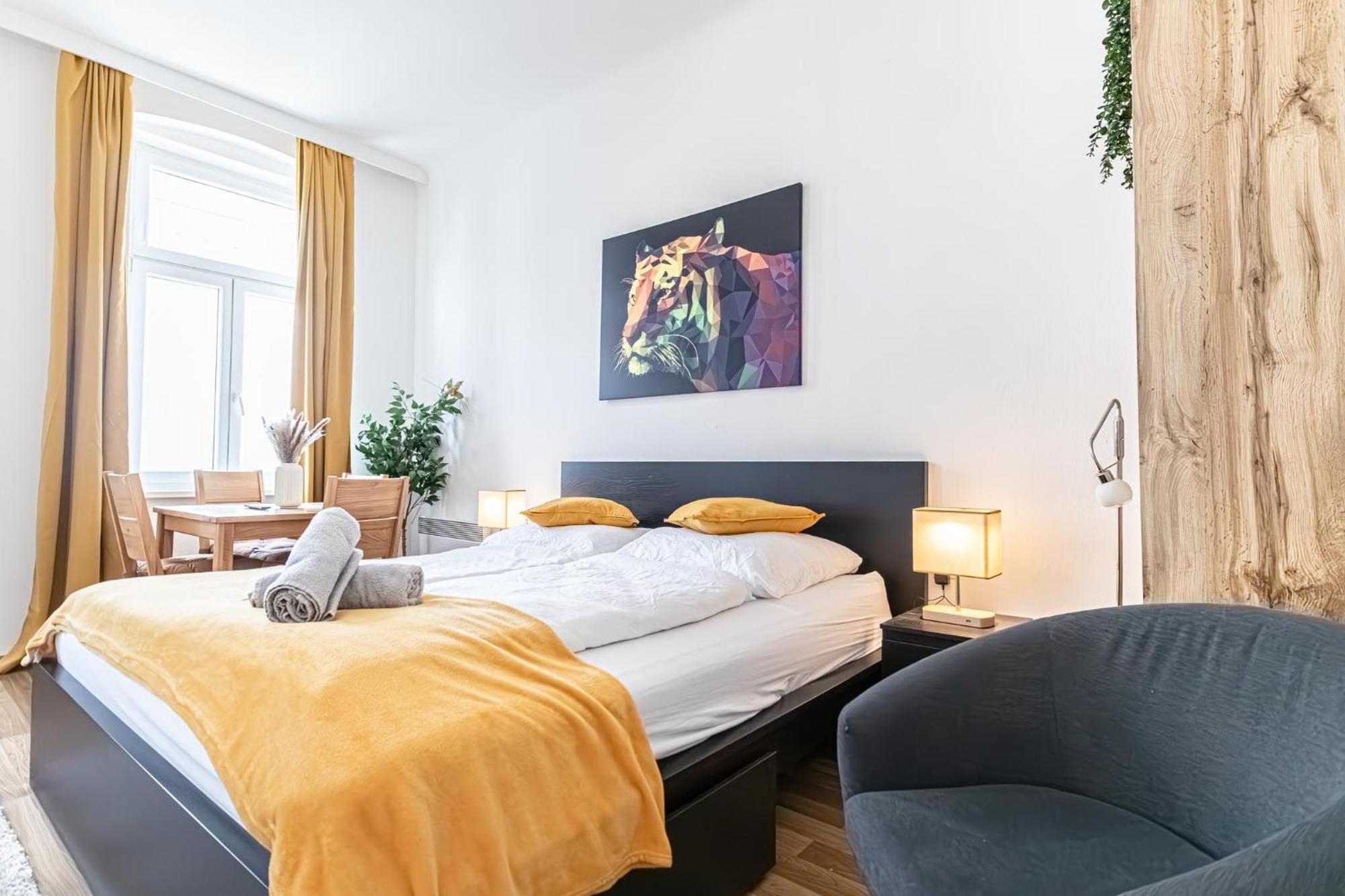 Explore Vienna: 1Br Retreat Near Westbahnhof المظهر الخارجي الصورة