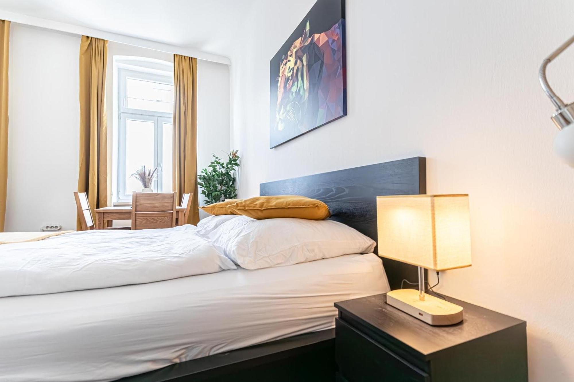 Explore Vienna: 1Br Retreat Near Westbahnhof المظهر الخارجي الصورة