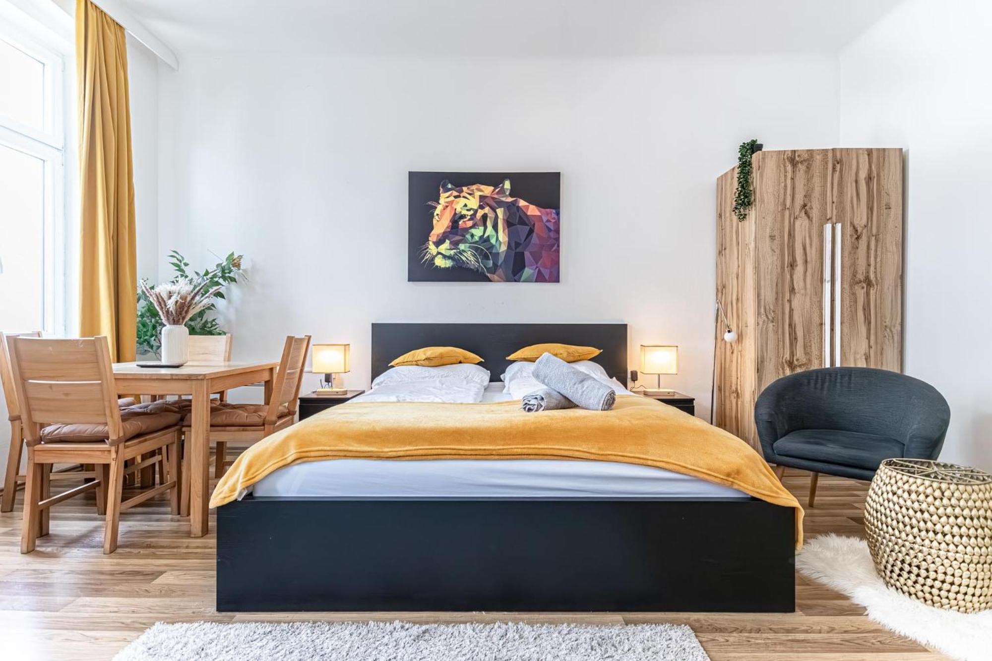 Explore Vienna: 1Br Retreat Near Westbahnhof المظهر الخارجي الصورة